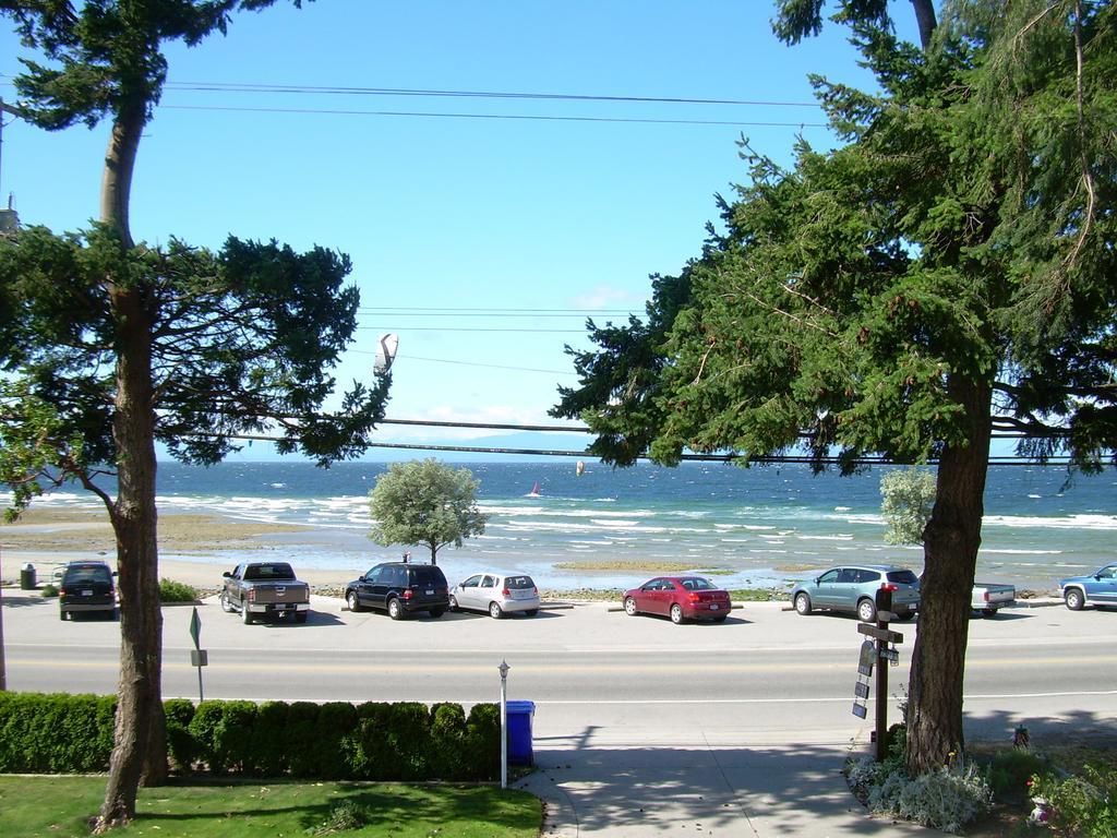 Davis Bay Bed & Breakfast Сешелт Экстерьер фото